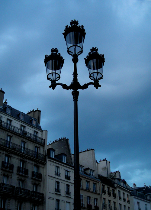 wet rue de rivoli