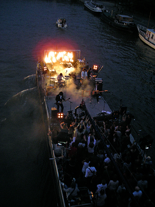 rocking on the seine