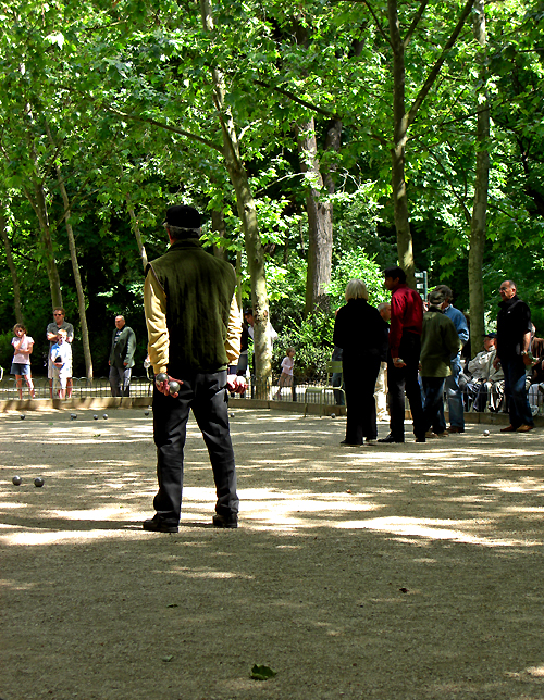 pétanque in the jardin du luxemburg 