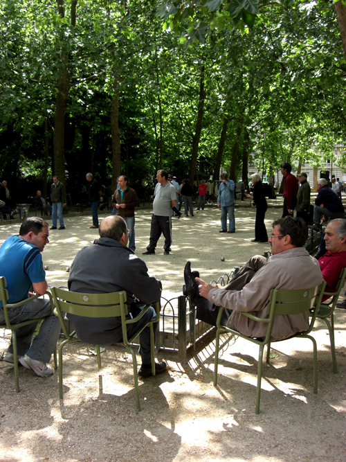 pétanque in the jardin du luxemburg 